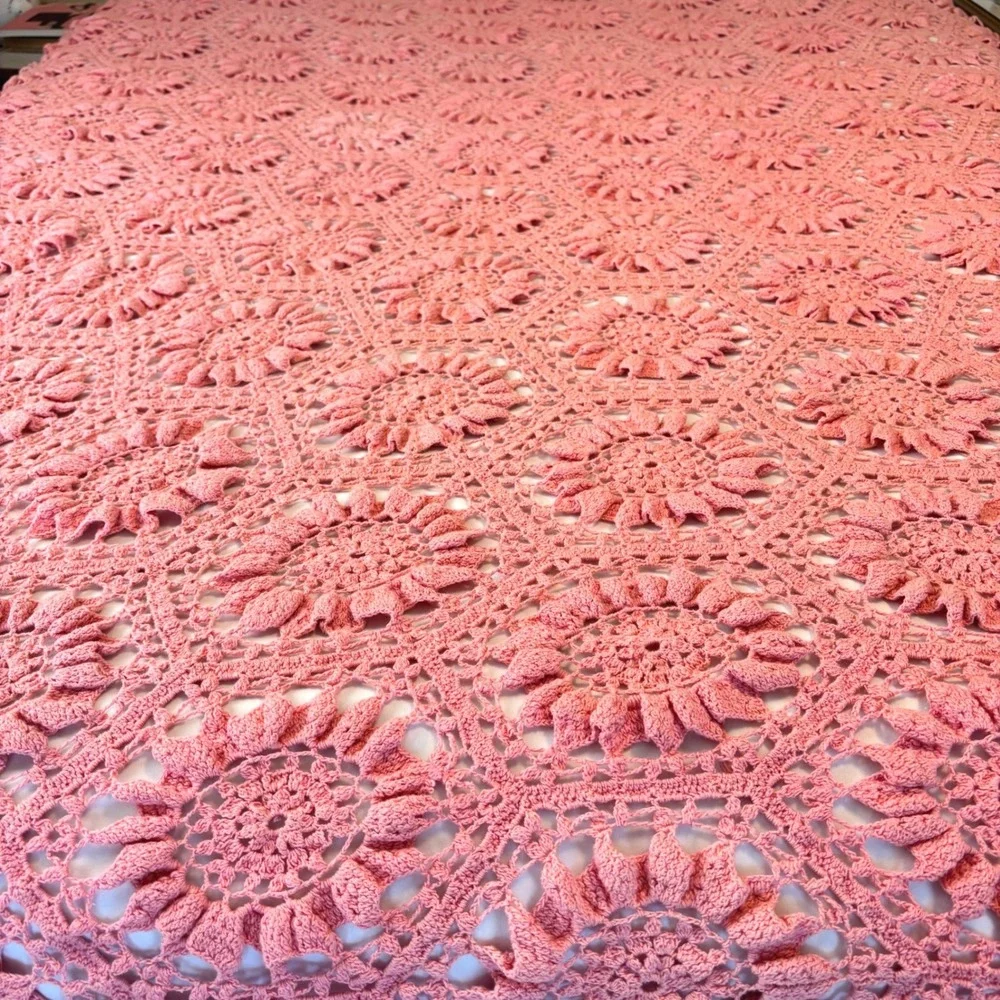Vintage Handmade Pink Crochet Sunflower Popcorn Stitch Bedspread Coverlet Boho